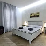 Luxury Garibaldi * Αλγκέρο